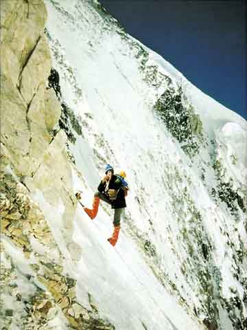 Gasherbrum I book - To The Top Of The World - Reinhold Messner Climbing Gasherbrum I in 1975